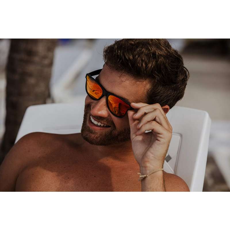 Locs Sorte Fashion Wayfarer Solbriller – Røde Spejlglas