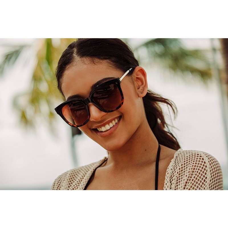 Locs Store Sorte Og Turtle Fade Dame Solbriller | Amelia – Brune Glas