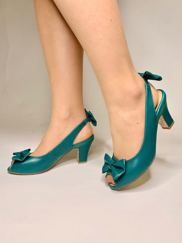 Lola Ramona Ava Take A Bow