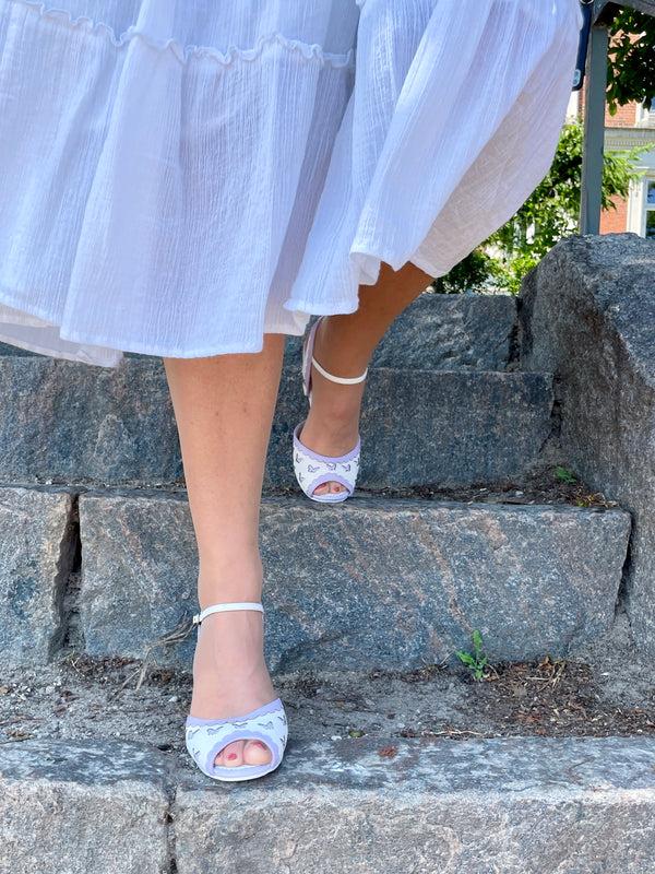 Lola Ramona Ava Winged