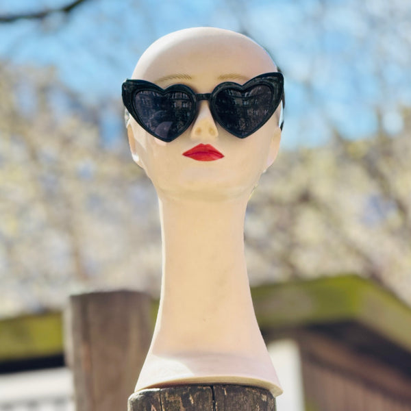 lola ramona Cat Eye Heart Shades - Black
