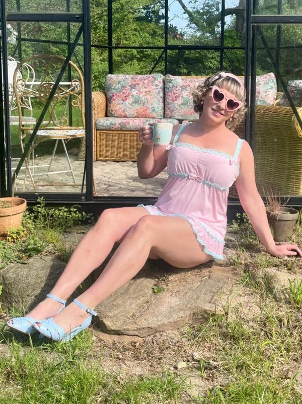 Lola Ramona Cat Eye Heart Shades - Pink