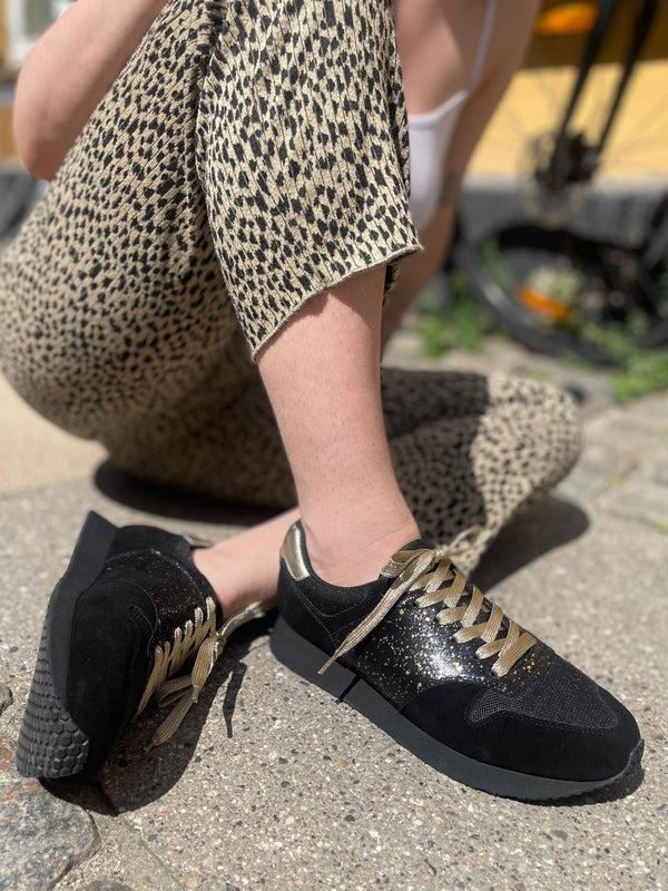 Lola Ramona Serena Goldsplash