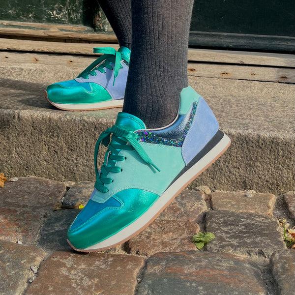 lola ramona Serena Minty