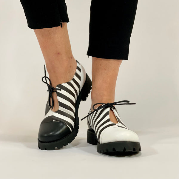 lola ramona Shelly Twin