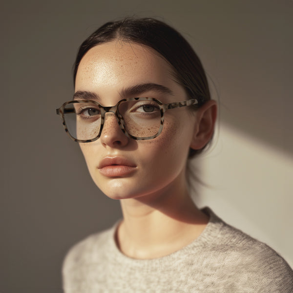 London Mole Hollywood Reading Glasses In Gloss Pale Tortoiseshell