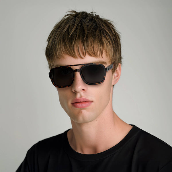 London Mole Kennedy Sunglasses In Gloss Tortoiseshell