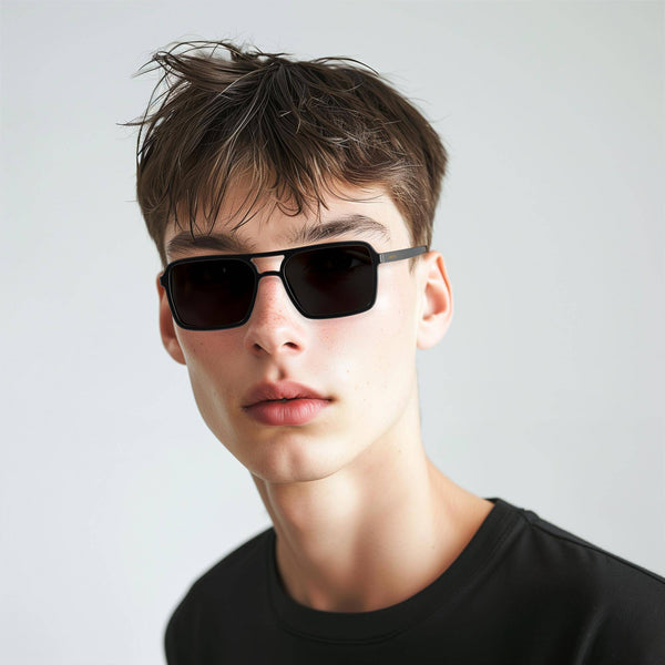 London Mole Spy Sunglasses In Gloss Black