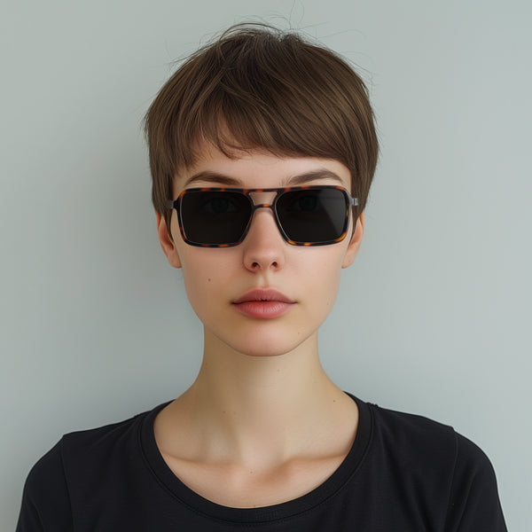 London Mole Spy Sunglasses In Gloss Tortoiseshell