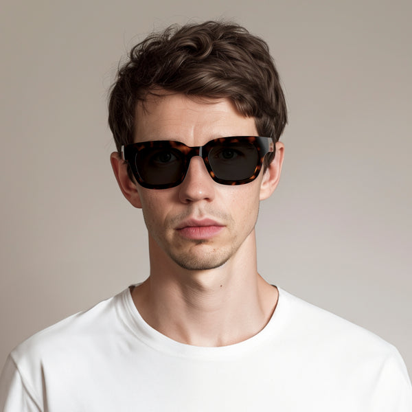 London Mole Vegas Sunglasses In Gloss Tortoiseshell