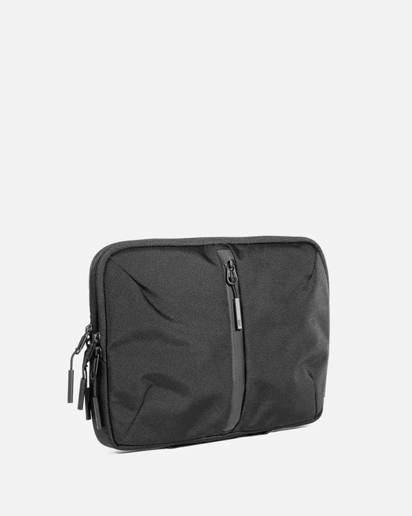 london undercover AER Tech Folio 13"