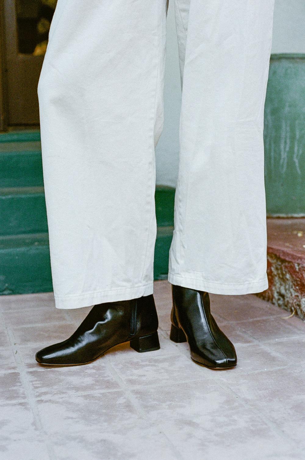 loq Osuna in Cumin Suede