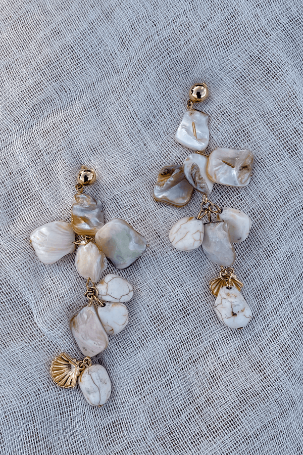 lost in paradise Bella Earrings White