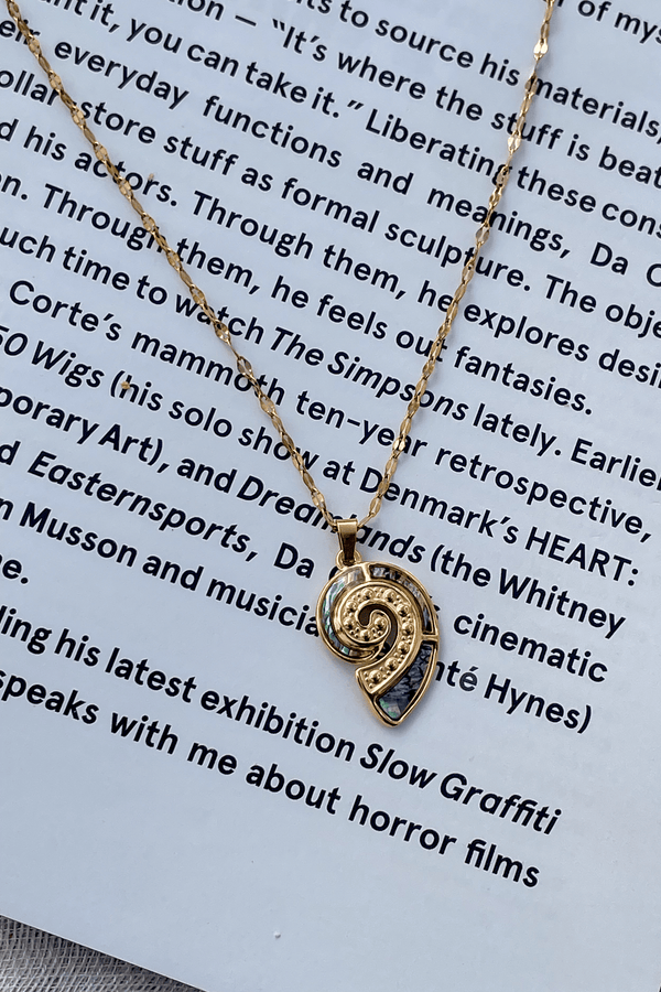 Lost In Paradise Concha Necklace Gold