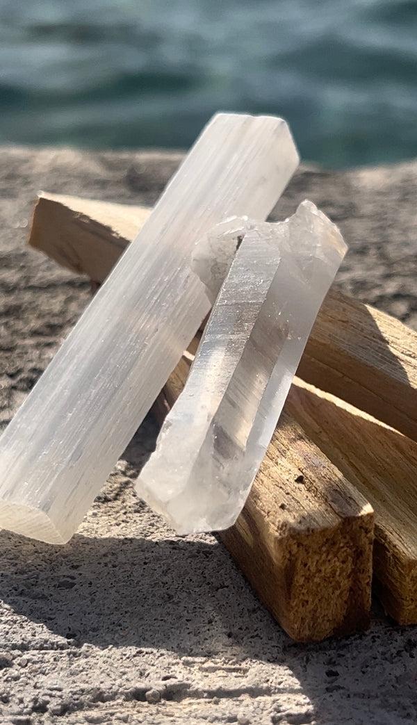 love & stones THE CLEANSE & CLARITY BUNDLE - RAW CRYSTAL QUARTZ POINTER SELENITE & PALO SANTO Lifestyle