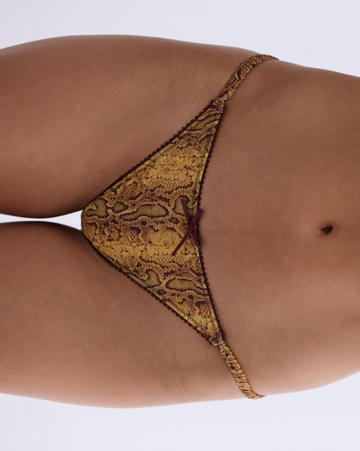 Love Stories Roomie Elegant String Briefs