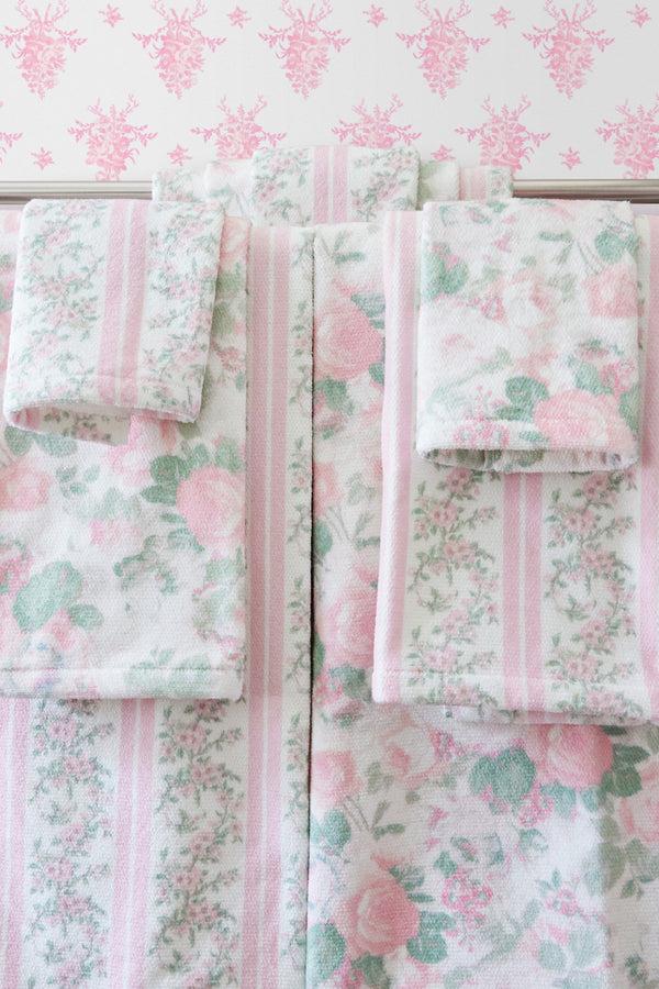 Loveshackfancy Rosie Arrangements Standard Wallpaper