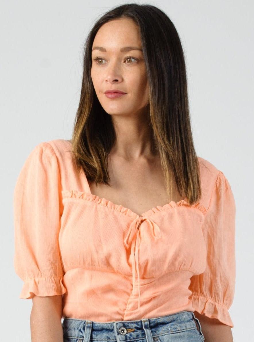 lucca couture BAIA PUFF SLEEVE RUCHED TOP-CORAL