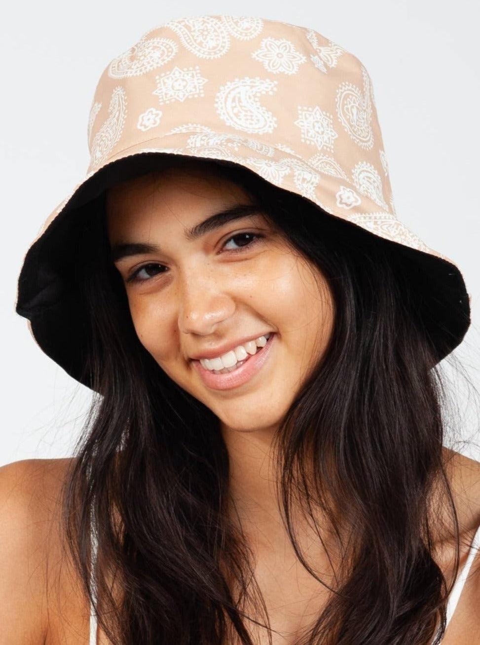 lucca couture BEIGE PAISLEY BUCKET HAT