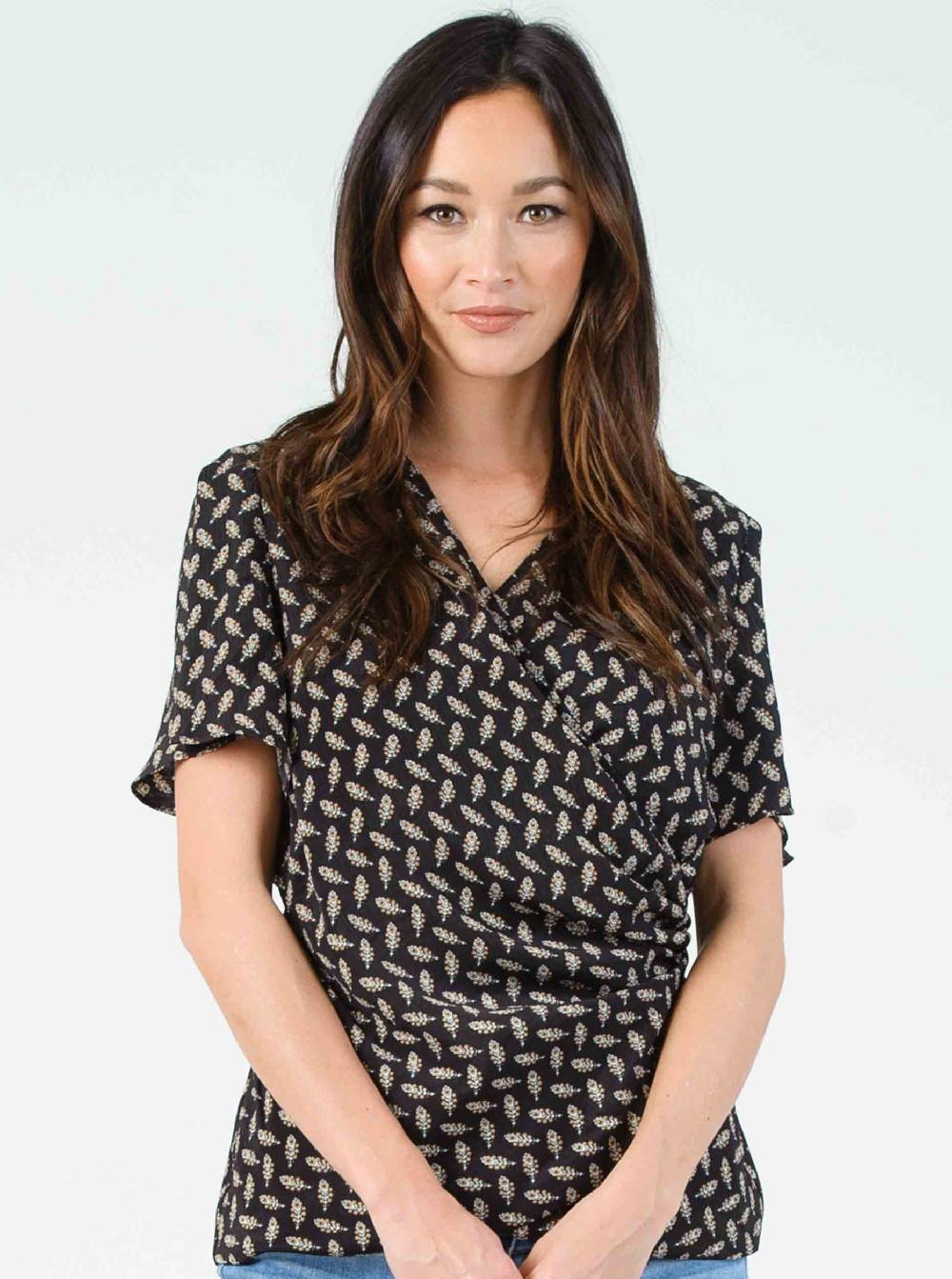 lucca couture FARIS WRAP TOP-BLACK LEAF