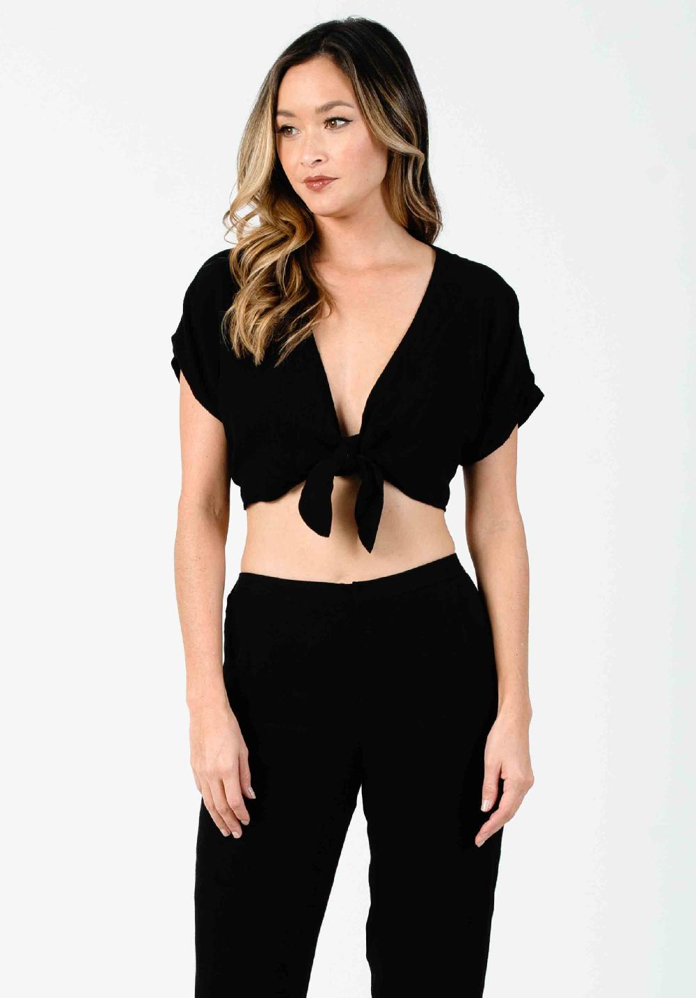 lucca couture JUNE TIE FRONT CROP TOP-BLACK