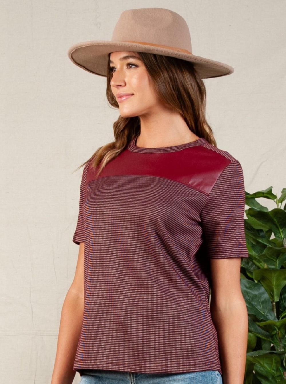 lucca couture MIXED KNIT AND PLEATHER TEE-MAROON
