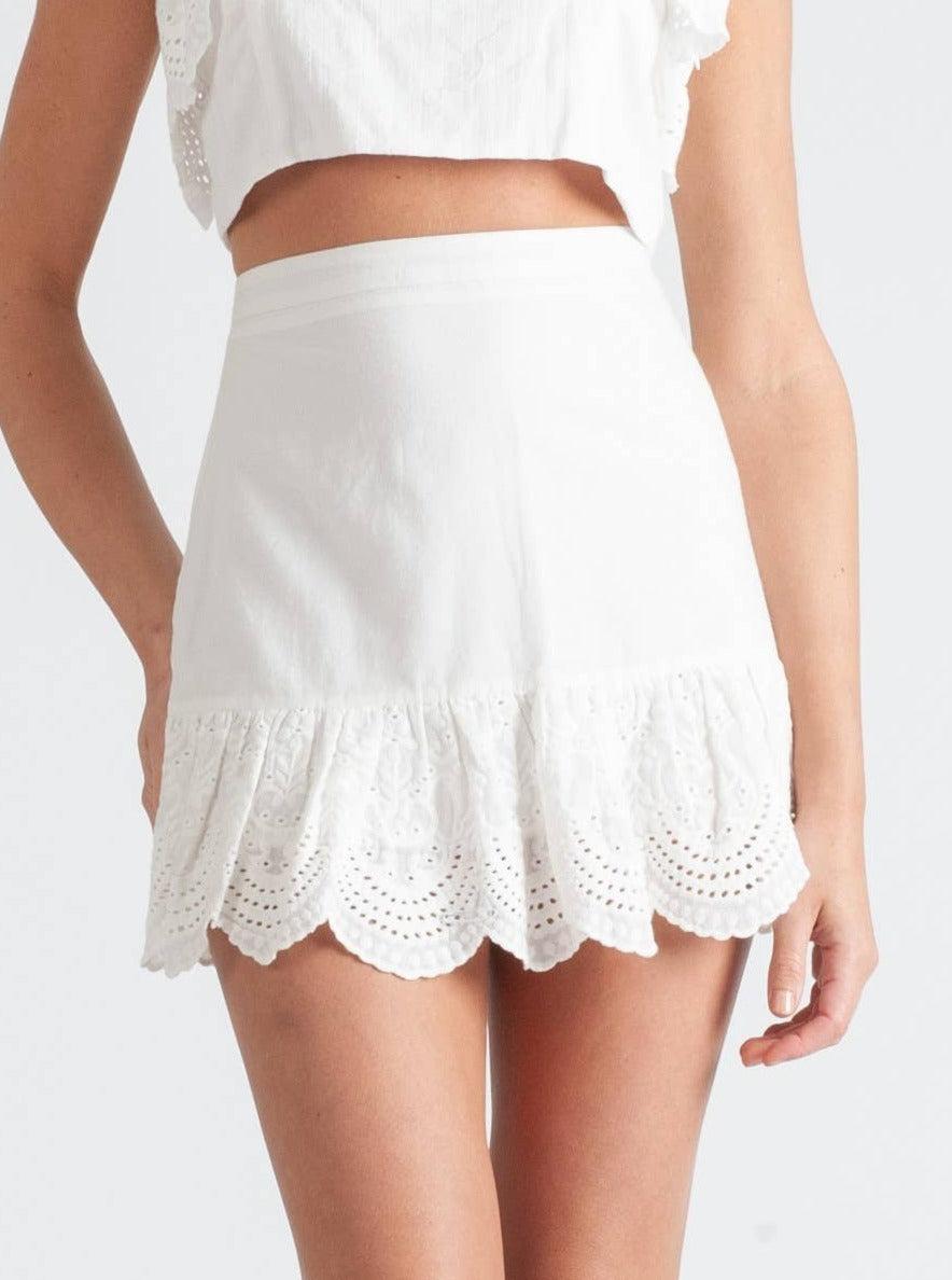 lucca couture NYX RUFFLE MINI SKIRT-WHITE SCALLOP