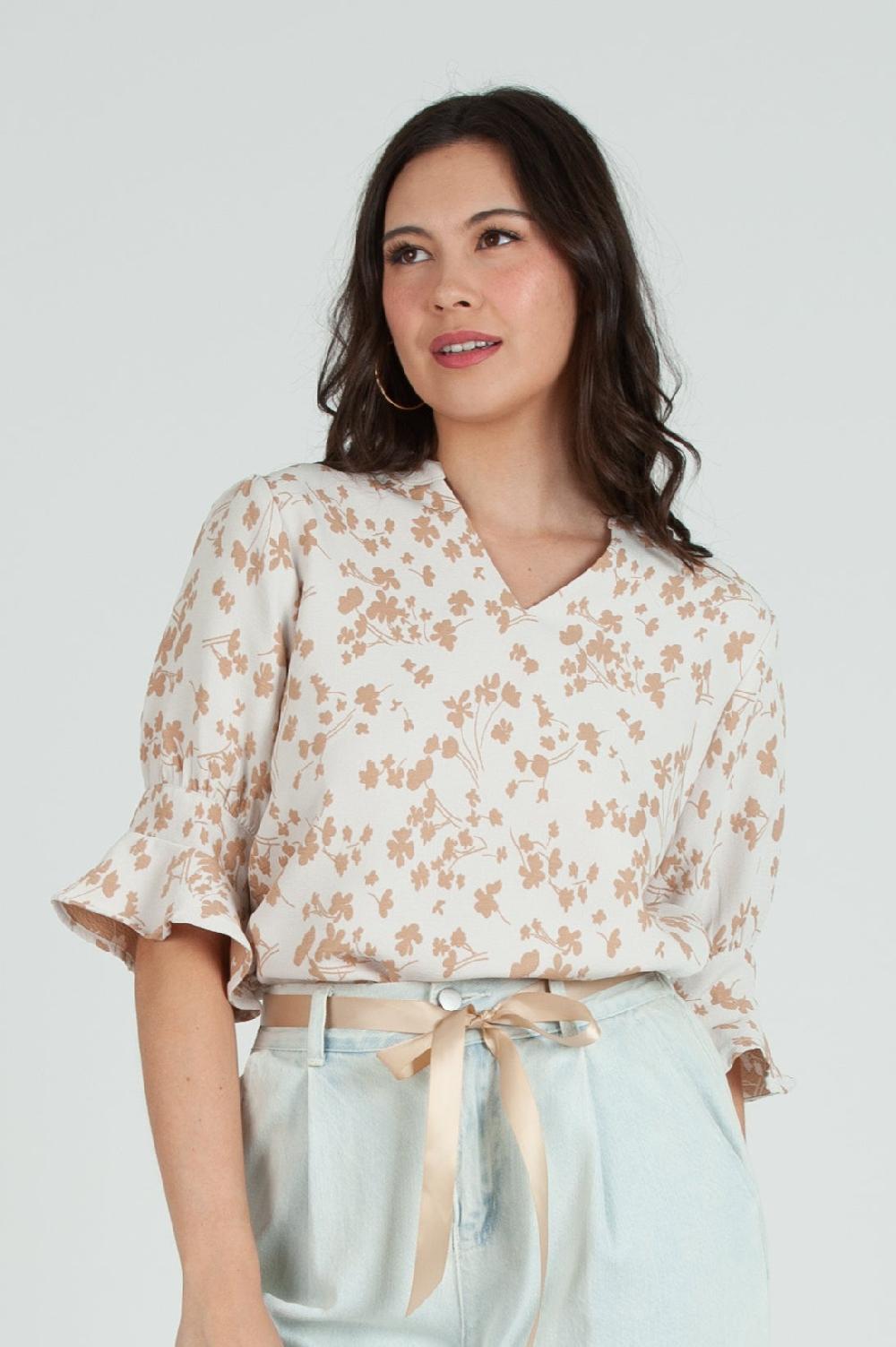 lucca couture Women's Floral 2 tone Short Sleeve Blouse