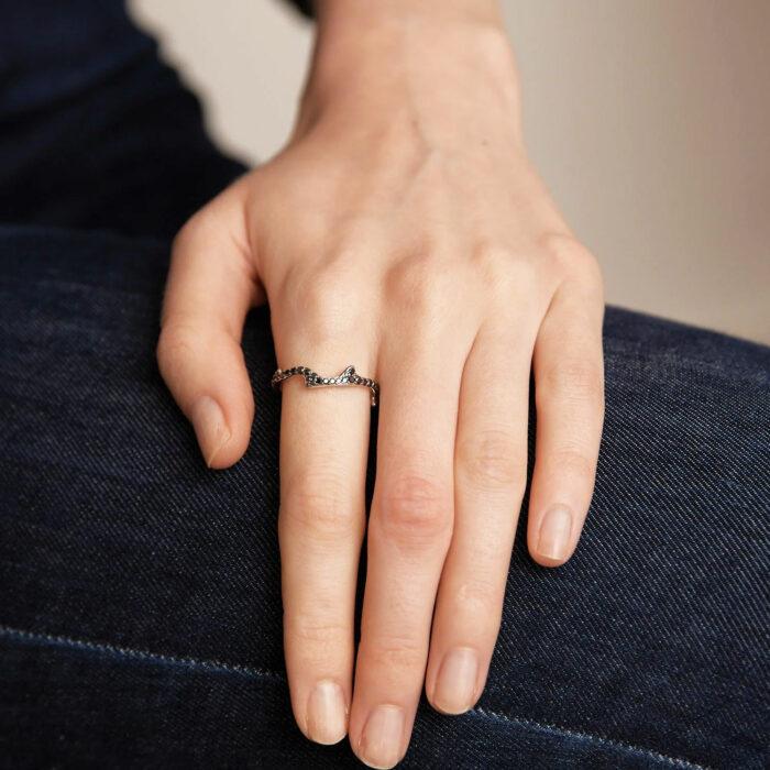 Lucky One Dior Bois De Rose Ring – Black Diamonds White Gold