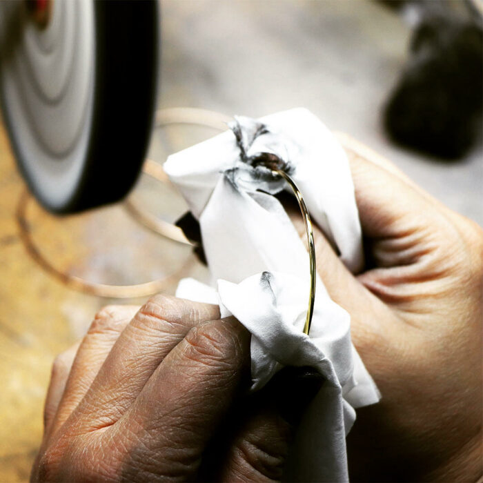 Lucky One 2mm Round Wire Solid Gold Bangle