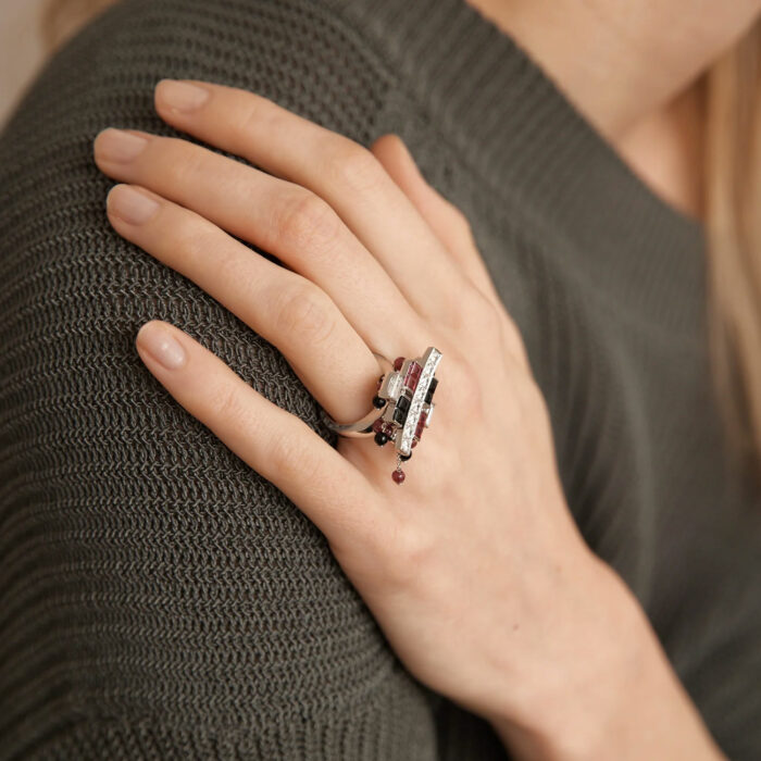 Lucky One CARTIER – Dragon’s Kiss Ring