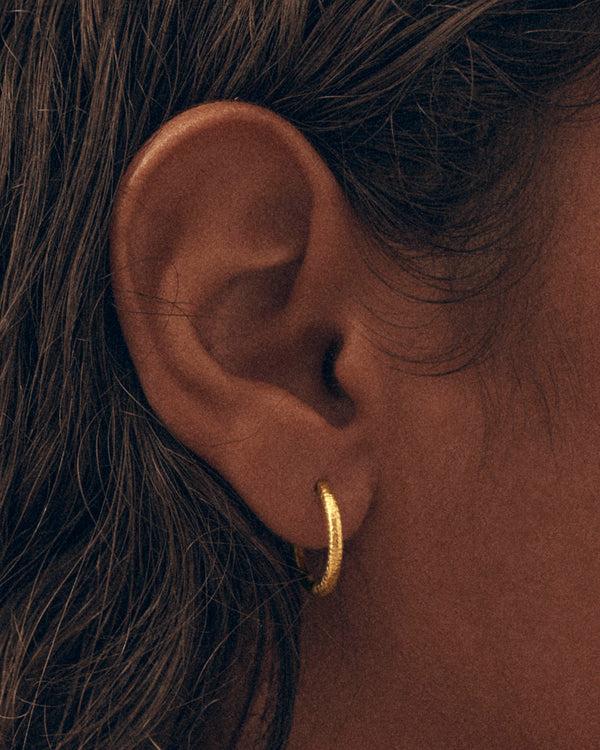 lucy folk Round Hoop Large - 9ct