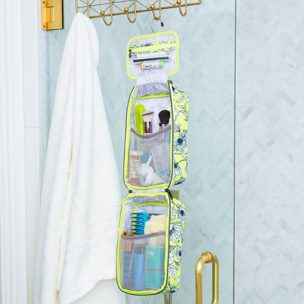 Lug Wingback Hanging Toiletry Case