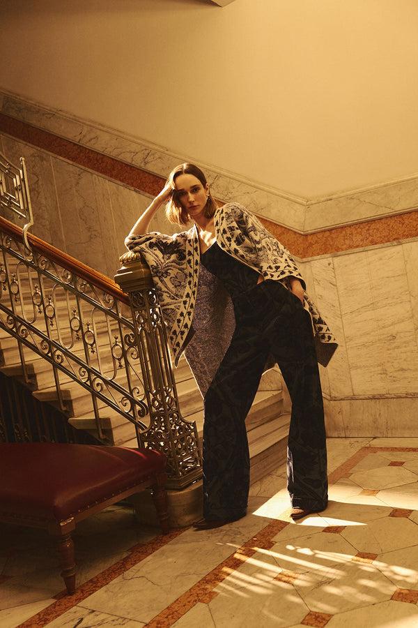 Lug Von Siga ANGIE PONCHO