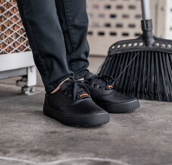 Lugz Women's Lear Slip Resistant Sneaker