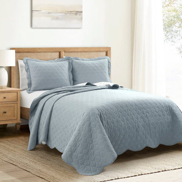 Lush Décor Coastal Chic Scalloped Edge Reversible Quilt 3 Piece Set