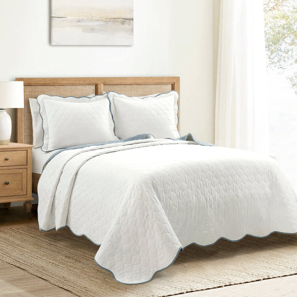 lush décor Coastal Chic Scalloped Edge Reversible Quilt 3 Piece Set
