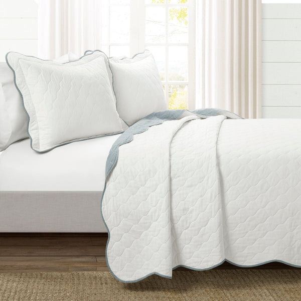 Lush Décor Coastal Chic Scalloped Edge Reversible Quilt 3 Piece Set