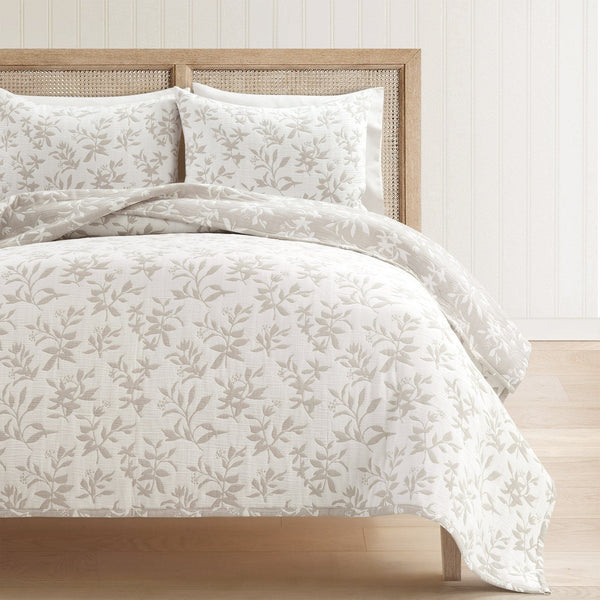 Lush Décor Floral Jacquard Reversible Soft Matelassé 3 Piece Quilt Set
