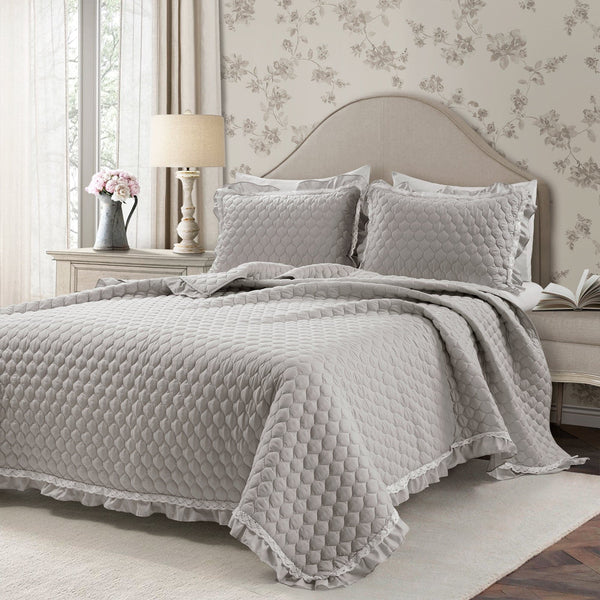 lush décor Ella Ruffle Lace 3 Piece Quilt Set