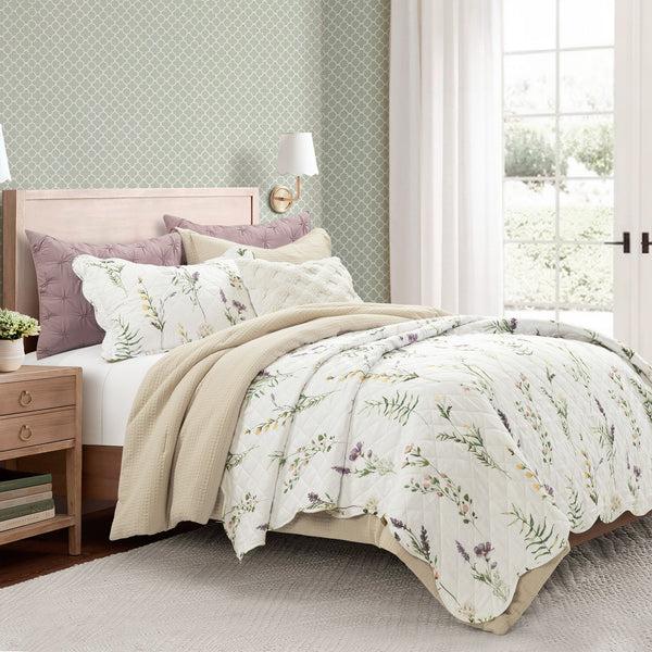 Lush Décor Watercolor Wildflower Scallop Edge Floral 3 Piece Quilt Set