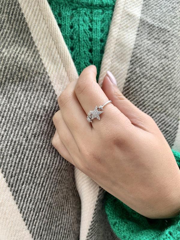 LuvMyJewelry Dazzling Star Cluster Diamond Ring In 14K White Gold