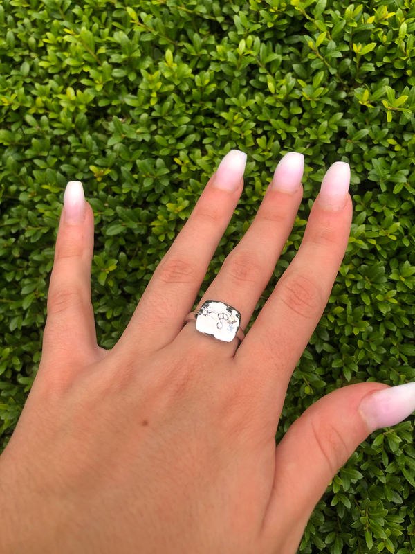 LuvMyJewelry Leo Lion Peridot & Diamond Constellation Signet Ring In 14K White Gold