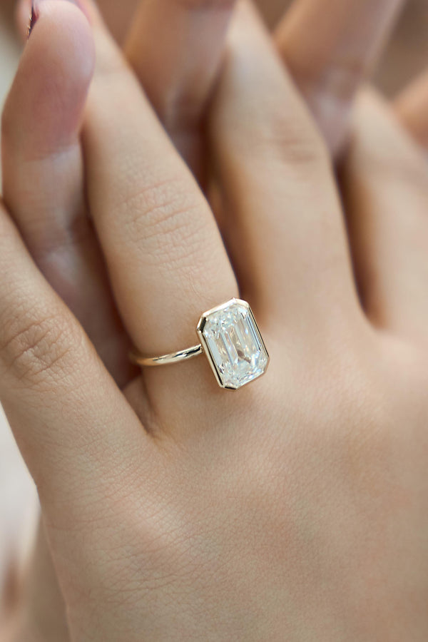 LuvMyJewelry Solaire 14K Yellow Gold Emerald Cut Lab Grown Diamond Bezel Solitaire Engagement Ring – 5 Cts