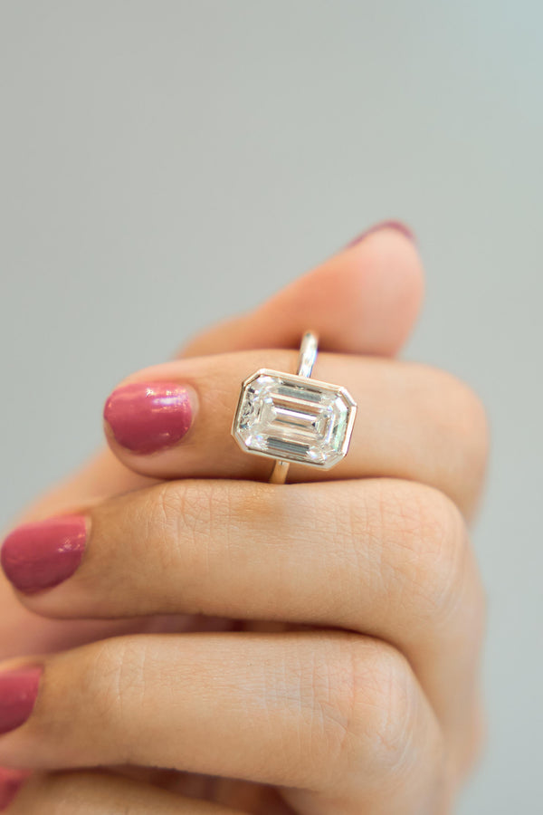 LuvMyJewelry Solaire 14K Yellow Gold Emerald Cut Lab Grown Diamond Bezel Solitaire Engagement Ring – 5 Cts