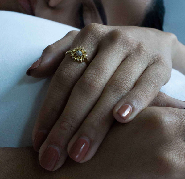 LuvMyJewelry Supernova Star Diamond Ring In 14K Yellow Gold