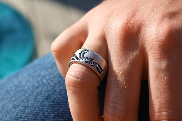 LuvMyJewelry Surf's Up Sterling Silver Blue Sapphire & Topaz Band Ring