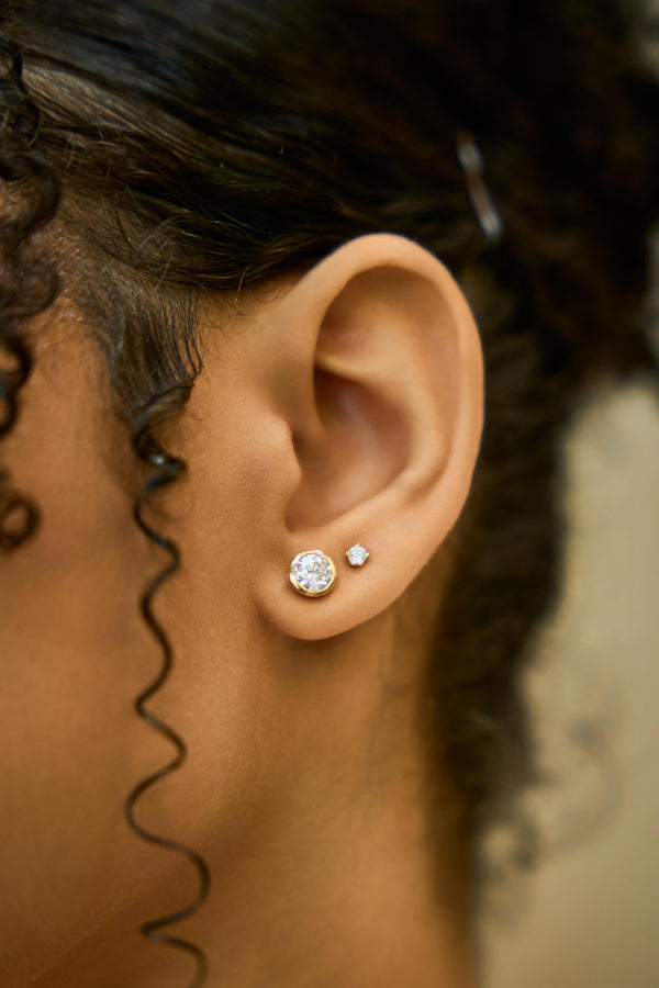 LuvMyJewelry Uyarak 14K Yellow Gold Lab Grown Round Solitaire Diamond Earrings - 1.5 Cts