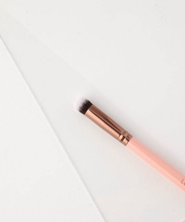 Luxie LUXIE 120 Detail Round Blender Brush - Rose Gold