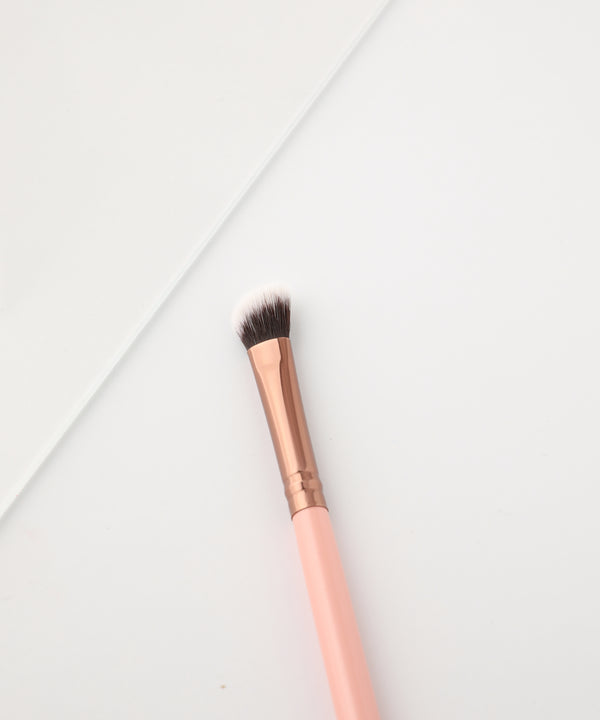 Luxie LUXIE 207 Medium Angled Shading Brush - Rose Gold